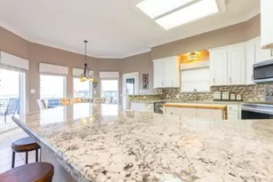 423 Hana Dr, Tiki Island, TX 77554 - Photo 16