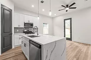4521 Newberry St, Houston, TX 77051 - Photo 4