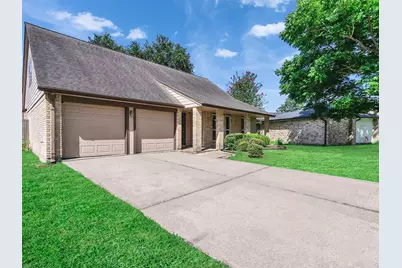 423 Forest Hills Drive, League City, TX 77573 - Photo 2