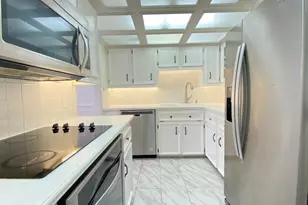 2101 Fountain View Dr, Houston, TX 77057 - Photo 10