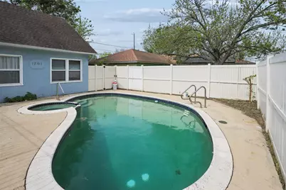1739 W 7th Street, Freeport, TX 77541 - Photo 8