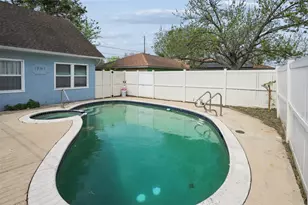 1739 W 7th St, Freeport, TX 77541 - Photo 8