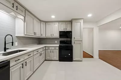 106 S Pin Oak Drive, Texas City, TX 77591 - Photo 12