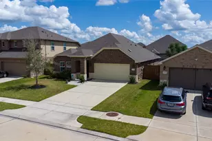 10835 Clfs Vw Dr, Rosharon, TX 77583 - Photo 2