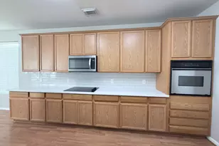 2926 Richland Spring Ln, Sugar Land, TX 77479 - Photo 8