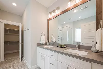 2051 Sherwood Forest Street, Houston, TX 77043 - Photo 18