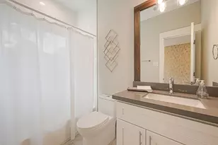 2051 Sherwood Forest St, Houston, TX 77043 - Photo 4