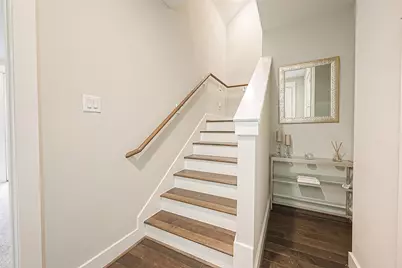 2051 Sherwood Forest Street, Houston, TX 77043 - Photo 2