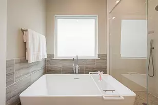 2051 Sherwood Forest St, Houston, TX 77043 - Photo 20