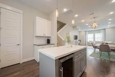 2051 Sherwood Forest Street, Houston, TX 77043 - Photo 12