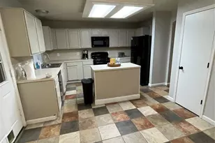 17158 Summer Hollow Dr, Sugar Land, TX 77498 - Photo 2