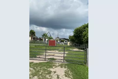 226 12th Street, San Leon, TX 77539 - Photo 2