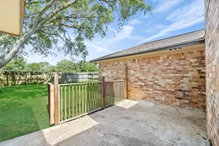 3806 Montego Dr, Baytown, TX 77521 - Photo 8