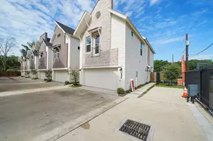 881 Rachel St, Houston, TX 77091 - Photo 2