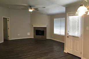 5010 Chase Mountain Dr, Bacliff, TX 77518 - Photo 6