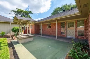 1604 S Hill St, Alvin, TX 77511 - Photo 26