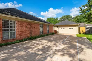 1604 S Hill St, Alvin, TX 77511 - Photo 36