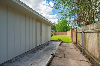 1604 S Hill Street, Alvin, TX 77511 - Photo 32
