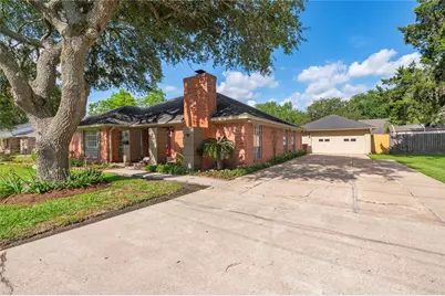 1604 S Hill Street, Alvin, TX 77511 - Photo 4