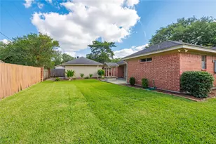 1604 S Hill St, Alvin, TX 77511 - Photo 34