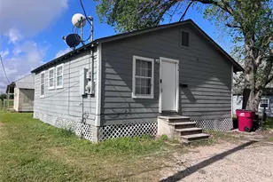 814 Sun St, Boling, TX 77420 - Photo 4