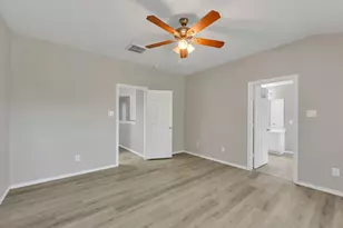 163 N Burberry Park Cir, The Woodlands, TX 77382 - Photo 16