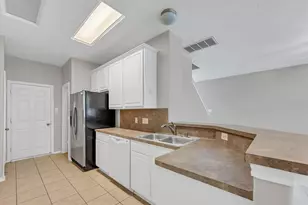 163 N Burberry Park Cir, The Woodlands, TX 77382 - Photo 12