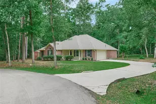 811 Mark Anthony St, New Caney, TX 77357 - Photo 2