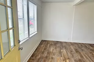 1005 Ave E 1/2, Alvin, TX 77511 - Photo 4