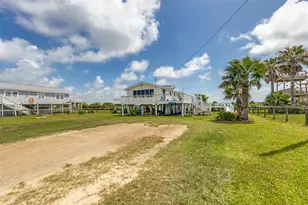 3915 1st St, Galveston, TX 77554 - Photo 2