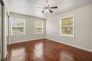 319 S 6th St, La Porte, TX 77571 - Photo 4