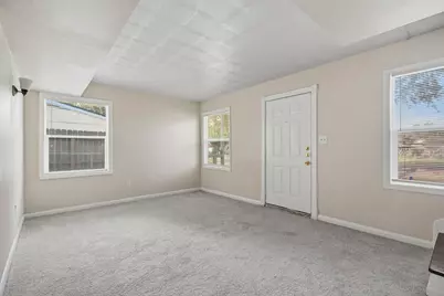 319 S 6th Street, La Porte, TX 77571 - Photo 10