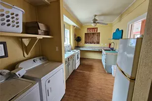 833 Kahla Dr, Crystal Beach, TX 77650 - Photo 6