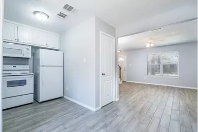 207 N Poplar Street #C, Tomball, TX 77375 - Photo 10