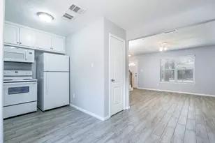 207 N Poplar St, Tomball, TX 77375 - Photo 10