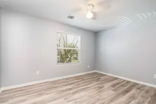 207 N Poplar St, Tomball, TX 77375 - Photo 18
