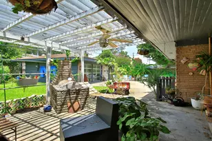 8210 Dover St, Houston, TX 77061 - Photo 38