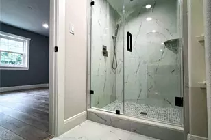 2516 Commonwealth St, Houston, TX 77006 - Photo 16