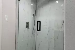 2516 Commonwealth St, Houston, TX 77006 - Photo 18