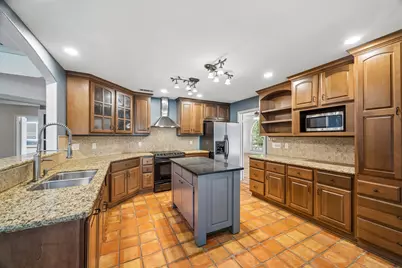 11 Cedar Chase Place, The Woodlands, TX 77381 - Photo 16