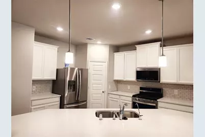 10714 Cliffs View Dr Drive, Rosharon, TX 77583 - Photo 4