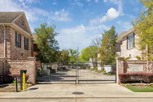 2410 Briar Ridge Dr, Houston, TX 77057 - Photo 12