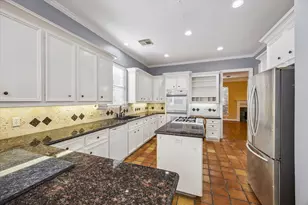 2410 Briar Ridge Dr, Houston, TX 77057 - Photo 4