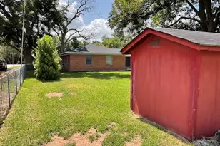 210 Southern Oaks Dr, Lake Jackson, TX 77566 - Photo 22