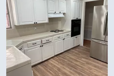 210 Southern Oaks Drive, Lake Jackson, TX 77566 - Photo 8