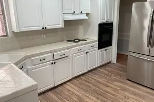 210 Southern Oaks Dr, Lake Jackson, TX 77566 - Photo 8