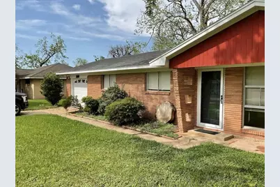 210 Southern Oaks Drive, Lake Jackson, TX 77566 - Photo 2