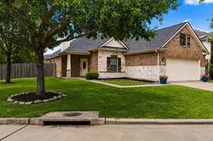 2018 Knoll Oak Ln, Richmond, TX 77469 - Photo 2