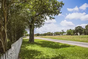 10753 Track Rd E, Cat Spring, TX 78933 - Photo 2