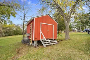 203 N Bayou Bend Dr, Baytown, TX 77521 - Photo 6